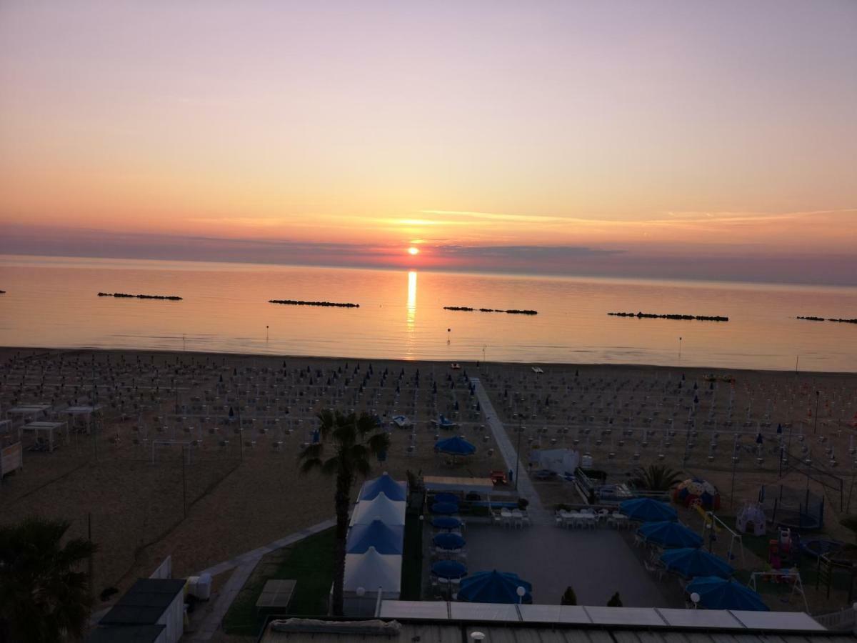 Hotel Palmarosa Roseto Degli Abruzzi Exteriör bild